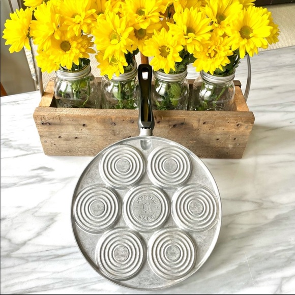 Nordic Ware•Retired•Smiley Face Pancake Pan•Makes 3” Pancakes in Batches of 7!🌼 - Picture 6 of 13